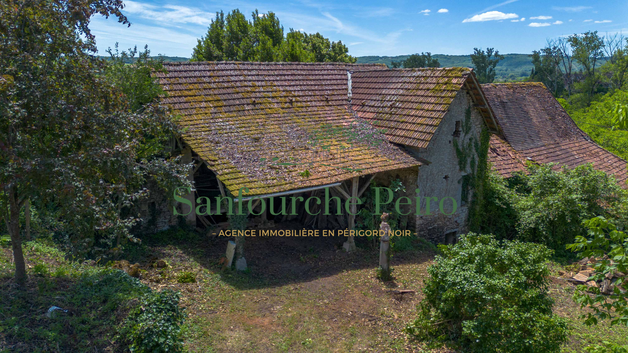 À 12 km au Sud de Sarlat, sur la commune de Saint Vincent de