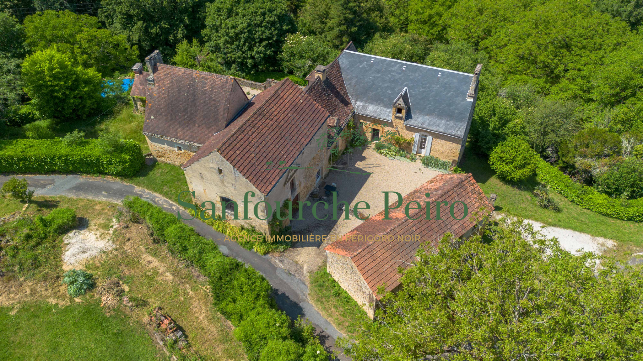 À 8 km au Sud de Sarlat Triangle d'or du Périgord Noir