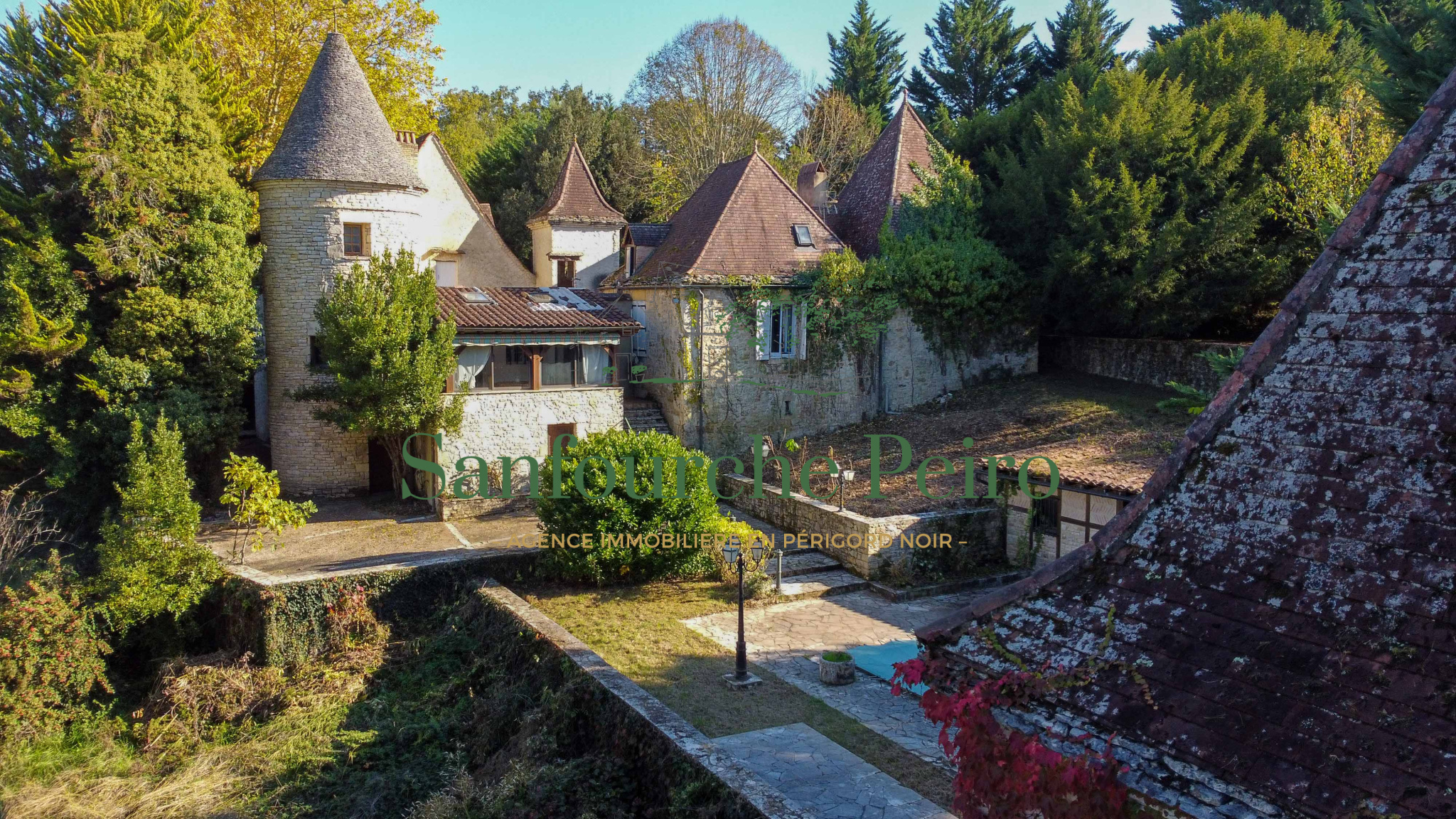 Maison à vendre à Sarlat la caneda, 138,54 m², 9 pièces – photo 1 sur 24