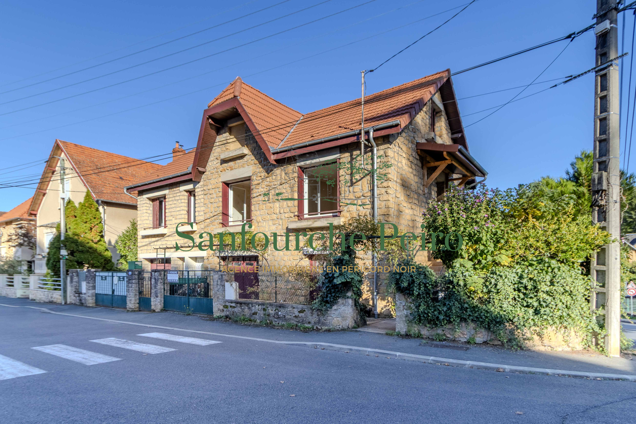 Maison à vendre à Sarlat la caneda, 178,98 m², 11 pièces – photo 1 sur 13