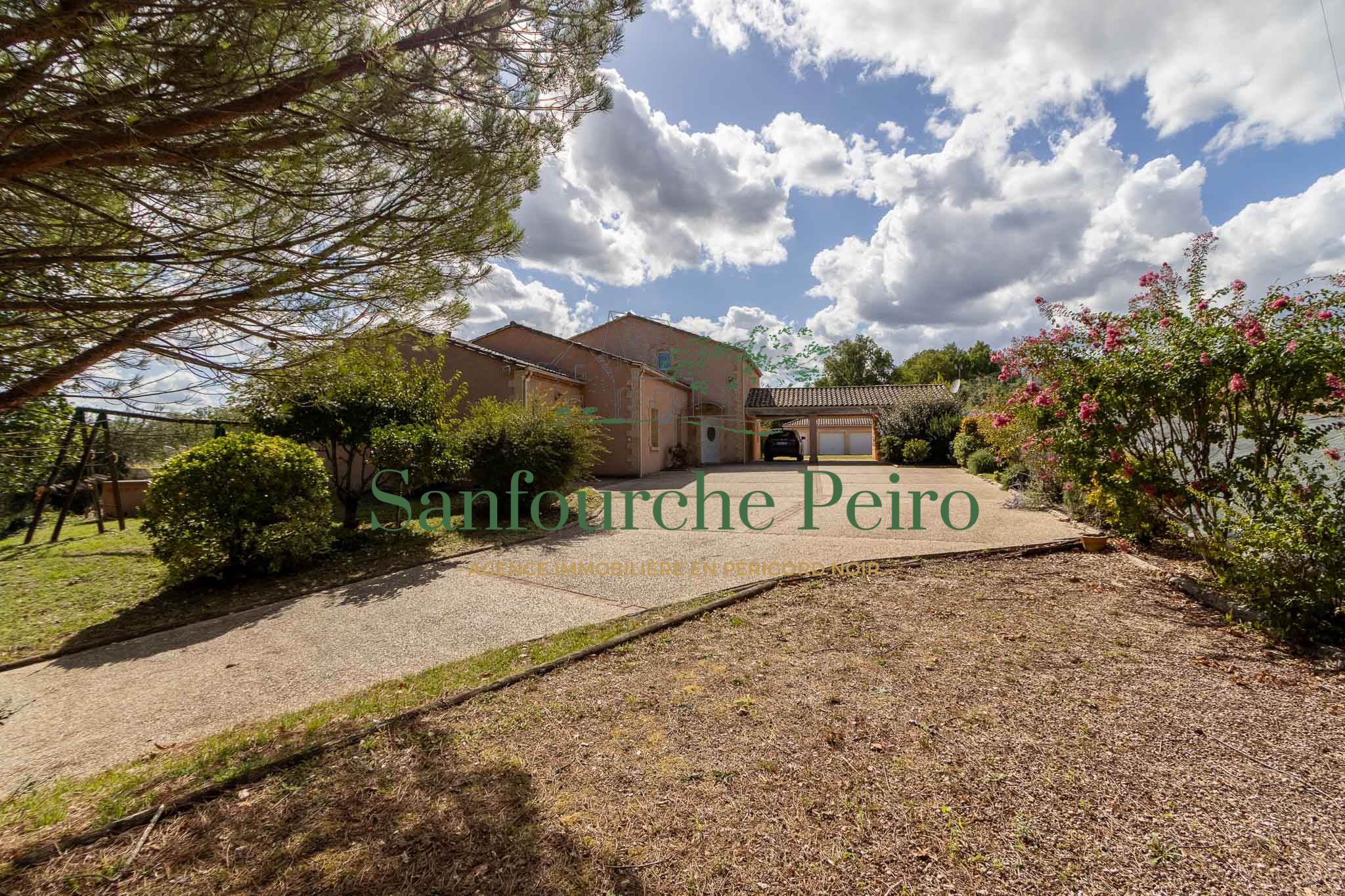 Maison à vendre à Sarlat la caneda, 237,36 m², 7 pièces – photo 2 sur 20