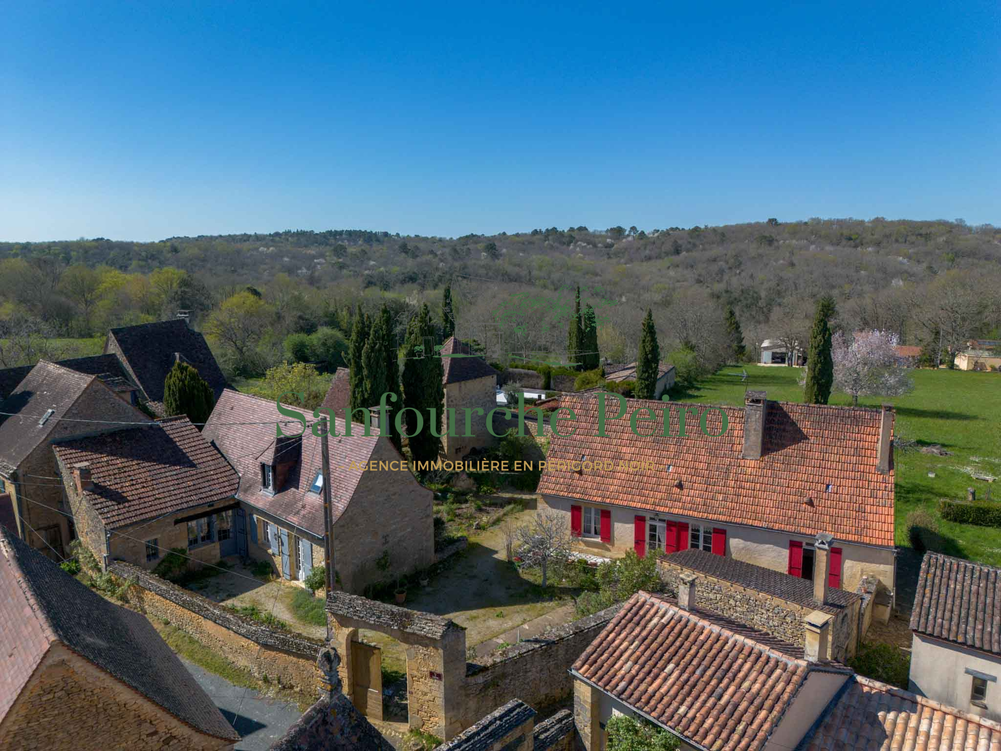 Maison à vendre à Sarlat la caneda, 164,12 m², 6 pièces – photo 1 sur 37