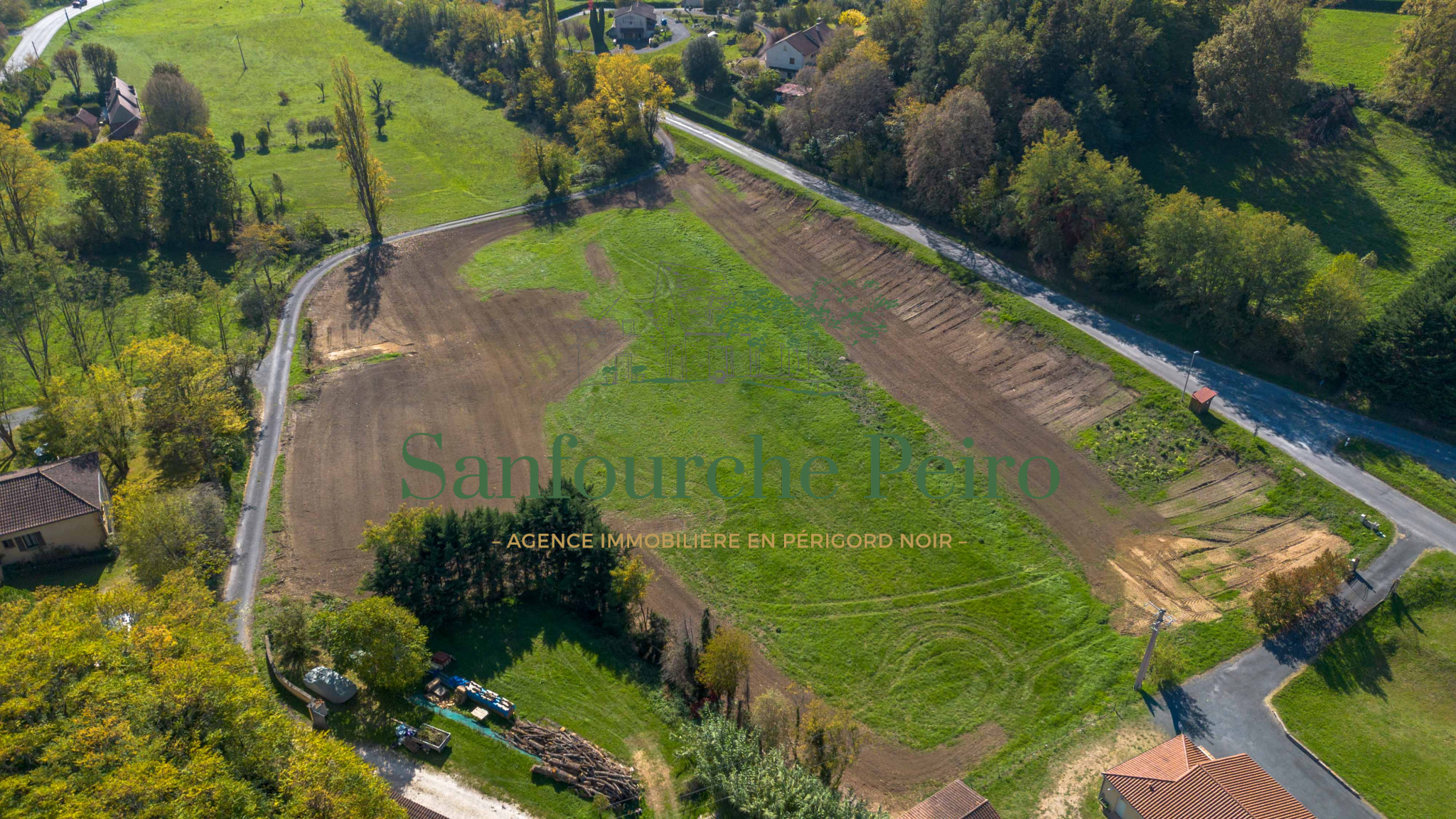 Terrain constructible à vendre à Sarlat la caneda, 12 365 m² – photo 1 sur 8