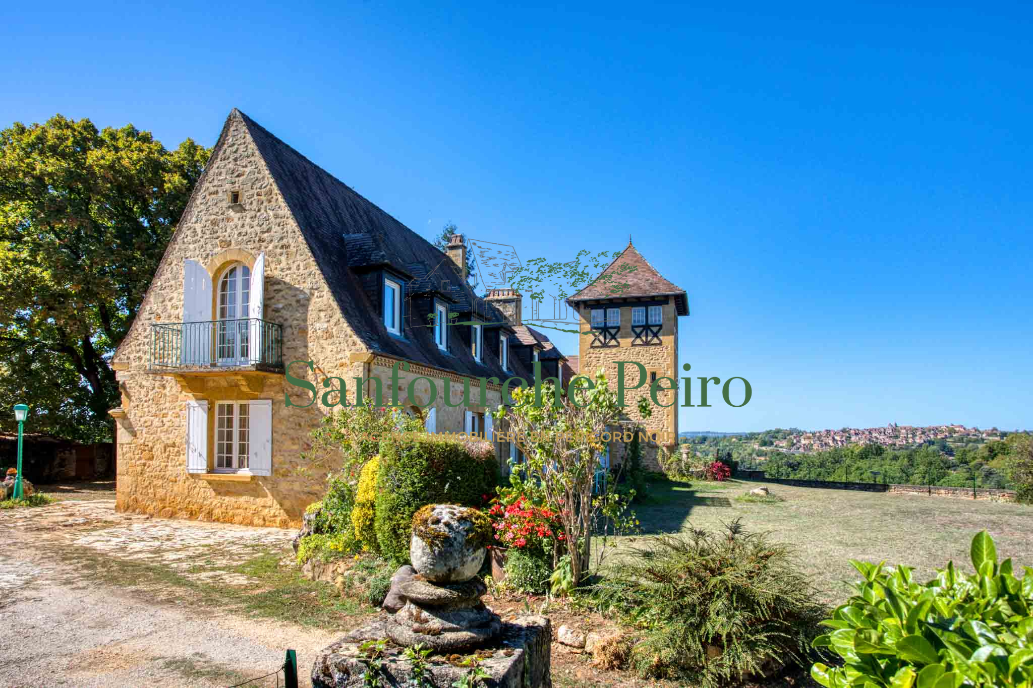 Maison à vendre à Sarlat la caneda, 292,06 m², 8 pièces – photo 1 sur 39